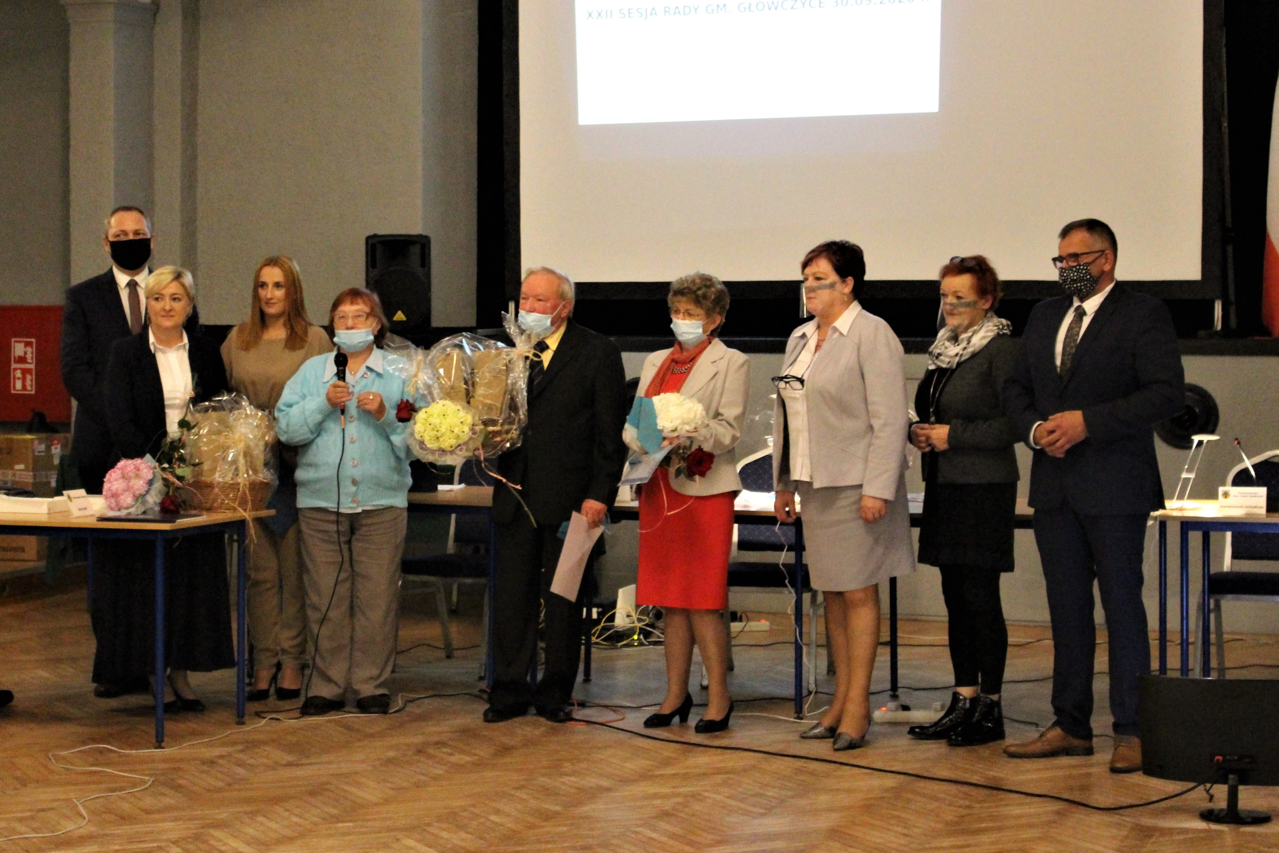 Laureaci konkursu w towarzystwie przedstawicieli Gminy
