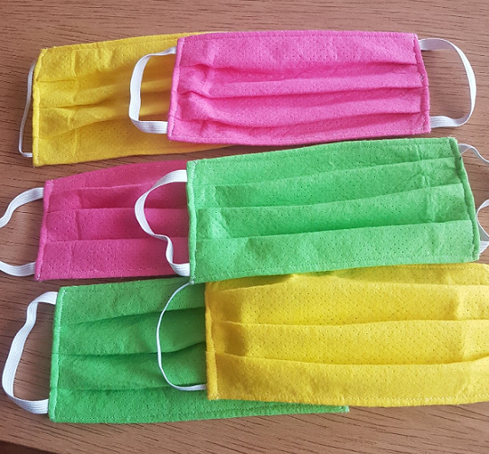 Sześć jednokolorowych maseczek ochronnych