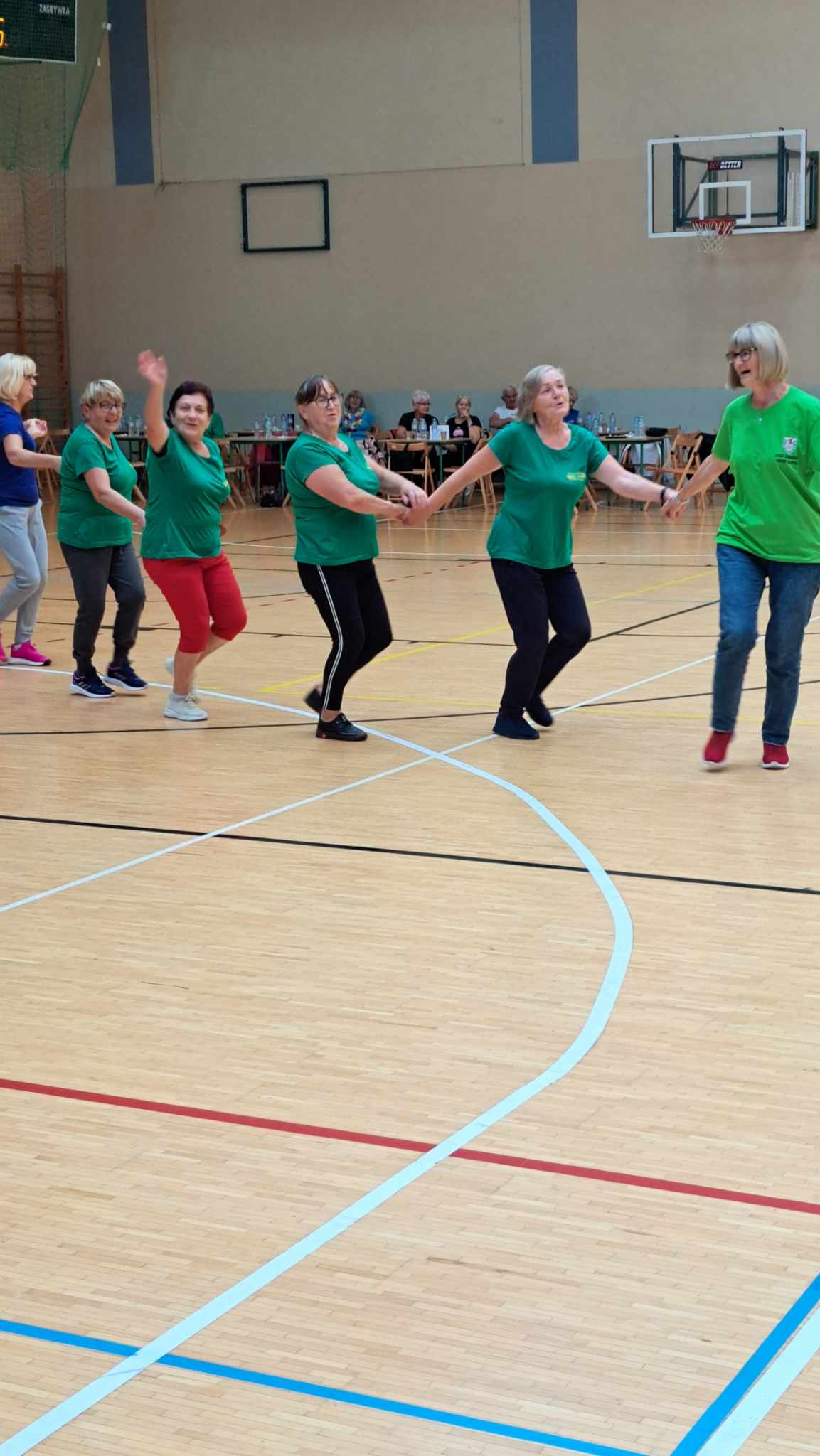 Seniorzy w trakcie rywalizacji sportowych 